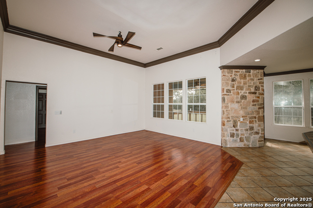 Image 8 of 50 For 1098 Lone Oak
