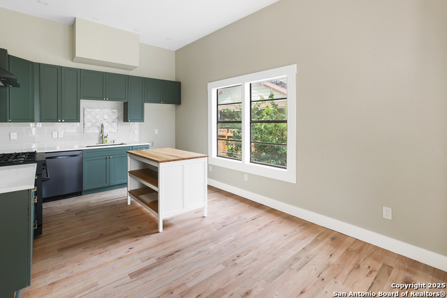 Image 12 of 35 For 926 Nolan St