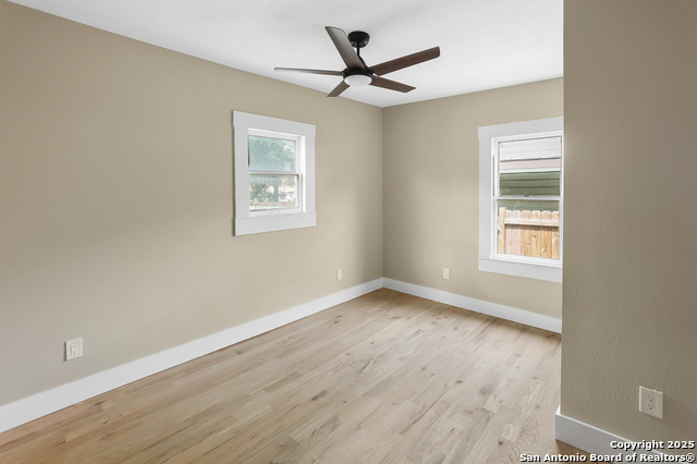 Image 23 of 35 For 926 Nolan St