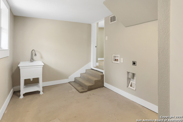 Image 28 of 35 For 926 Nolan St