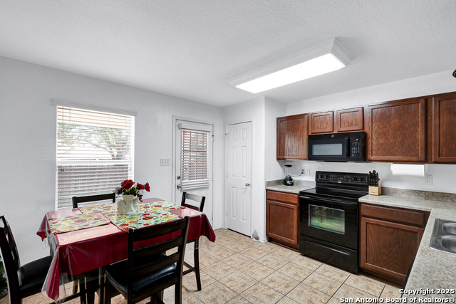 Image 6 of 19 For 16306 Rosebud Vista