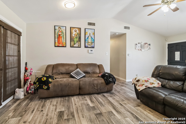 Image 3 of 5 For 5815 Kim Valley Dr