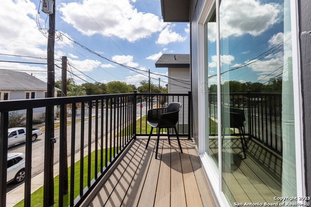 Listing photo id 30 for 343 Porter St 101