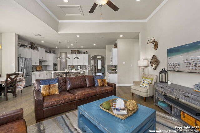 Image 24 of 46 For 10513 Far Reaches Lane