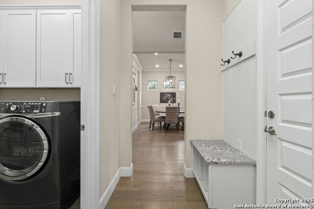 Image 27 of 46 For 10513 Far Reaches Lane