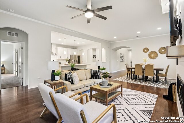 Listing photo id 13 for 8801 Canopy Bnd