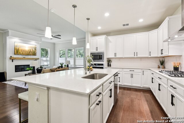 Listing photo id 17 for 8801 Canopy Bnd