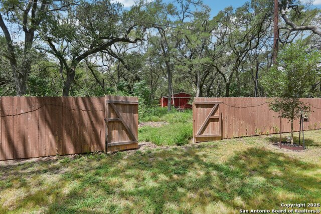 Listing photo id 43 for 8801 Canopy Bnd