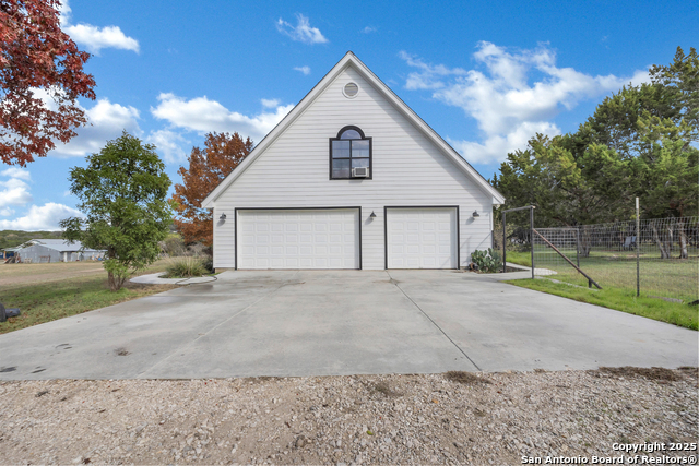 Image 17 of 34 For 616 Green Oak