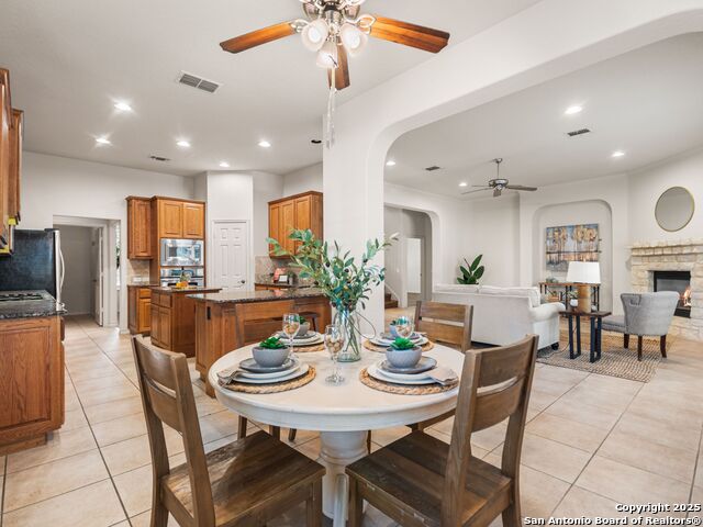 Listing photo id 13 for 18339 Emerald Oaks Dr