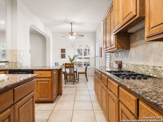 Listing photo id 14 for 18339 Emerald Oaks Dr