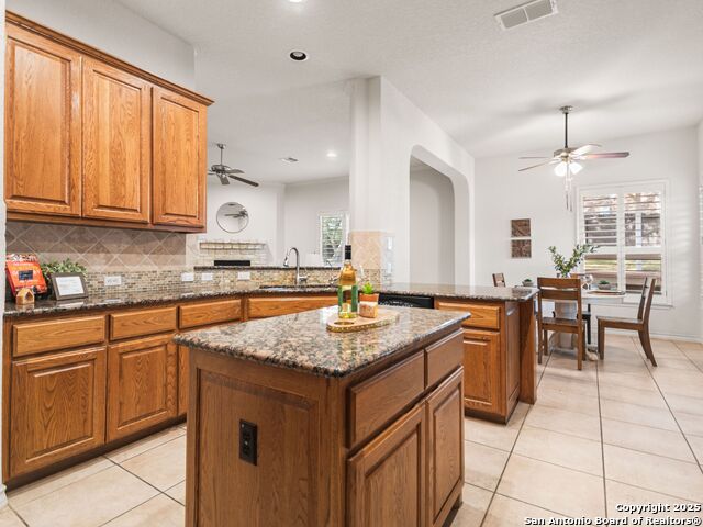 Listing photo id 15 for 18339 Emerald Oaks Dr
