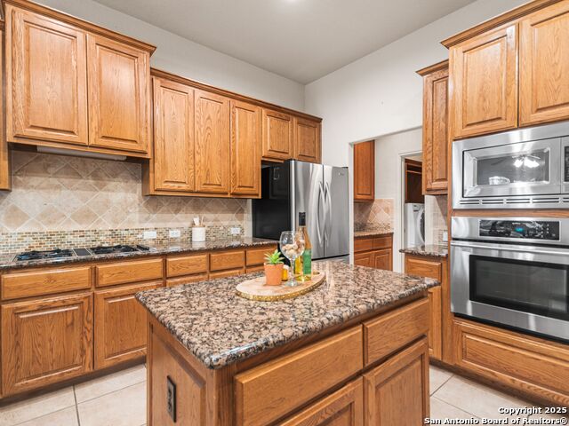 Listing photo id 16 for 18339 Emerald Oaks Dr