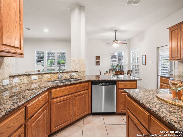 Listing photo id 17 for 18339 Emerald Oaks Dr