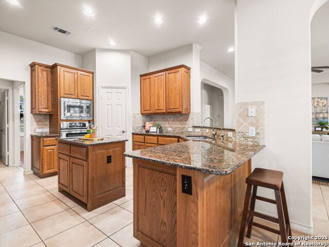 Listing photo id 18 for 18339 Emerald Oaks Dr