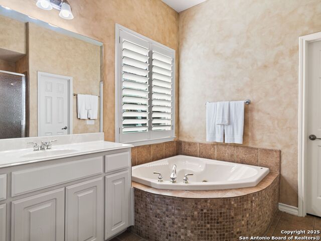 Listing photo id 22 for 18339 Emerald Oaks Dr