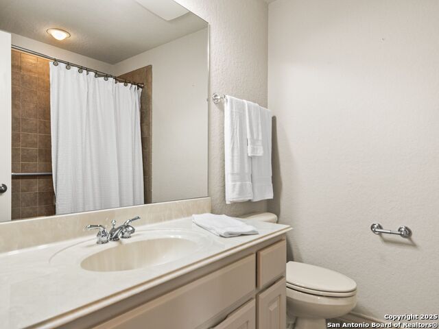 Listing photo id 35 for 18339 Emerald Oaks Dr