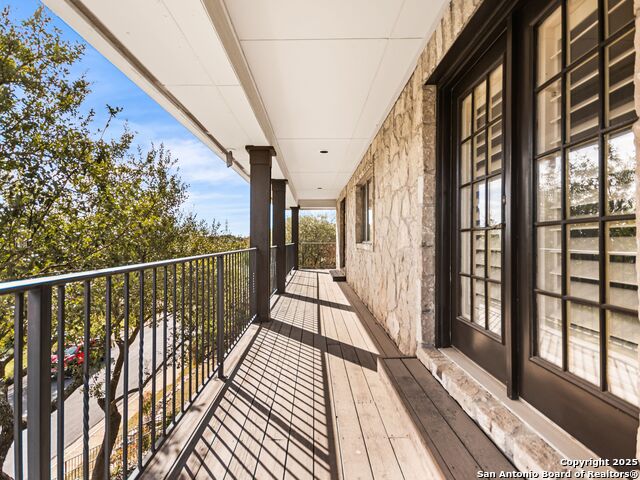 Listing photo id 38 for 18339 Emerald Oaks Dr