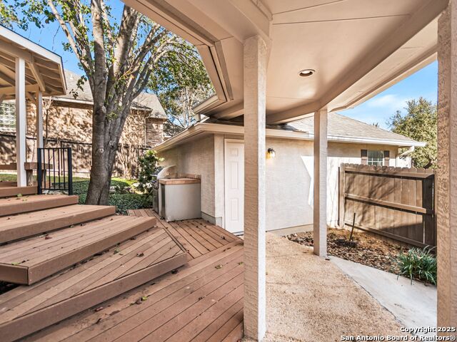 Listing photo id 46 for 18339 Emerald Oaks Dr