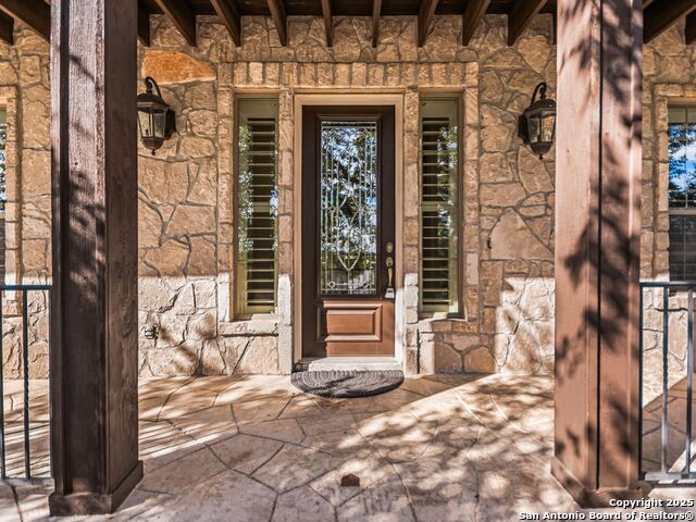 Listing photo id 3 for 18339 Emerald Oaks Dr