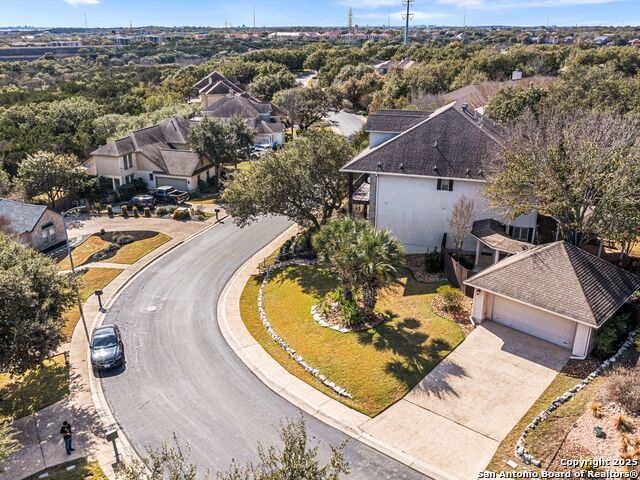 Listing photo id 52 for 18339 Emerald Oaks Dr