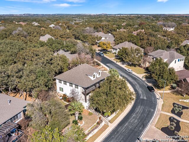 Listing photo id 53 for 18339 Emerald Oaks Dr