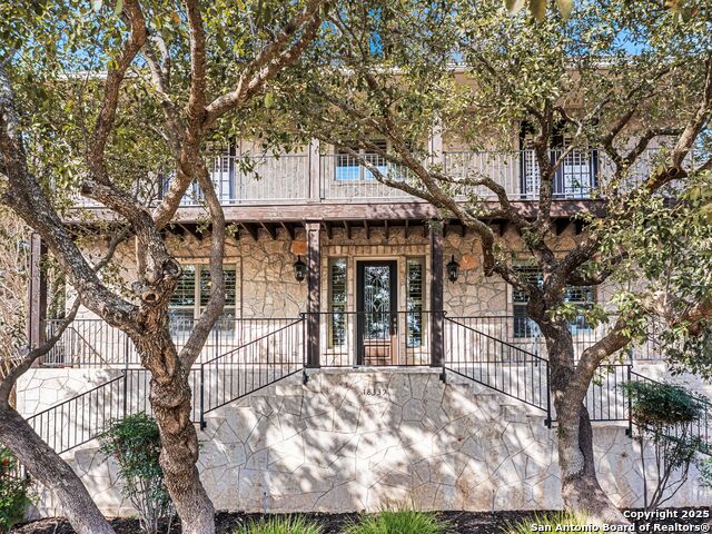 Listing photo id 60 for 18339 Emerald Oaks Dr