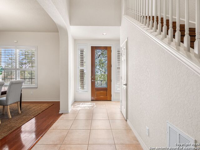 Listing photo id 5 for 18339 Emerald Oaks Dr