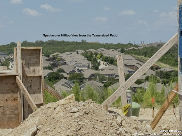 Listing photo id 4 for 3030 Vistablue Lane