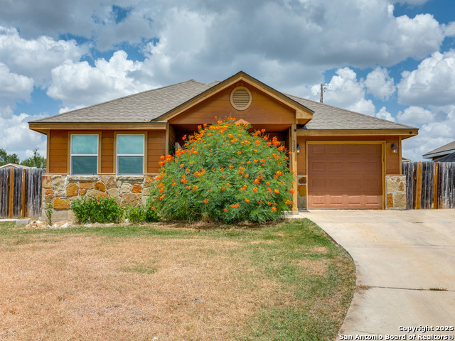 Details for 529 Indian Crossing, Jourdanton, TX 78026
