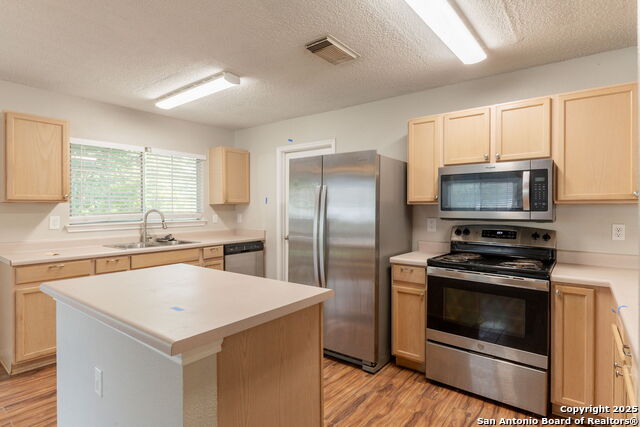 Listing photo id 8 for 10622 Cavelier
