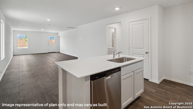 Listing photo id 8 for 10707 Criterion