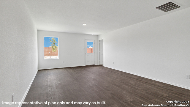 Listing photo id 15 for 10707 Criterion
