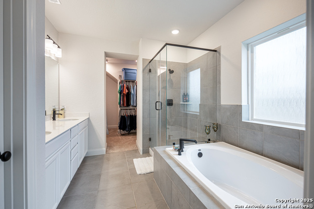 Image 19 of 49 For 9417 Van Horn