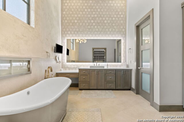 Listing photo id 10 for 8129 Garden Oaks Dr