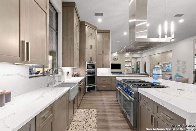 Listing photo id 22 for 8129 Garden Oaks Dr