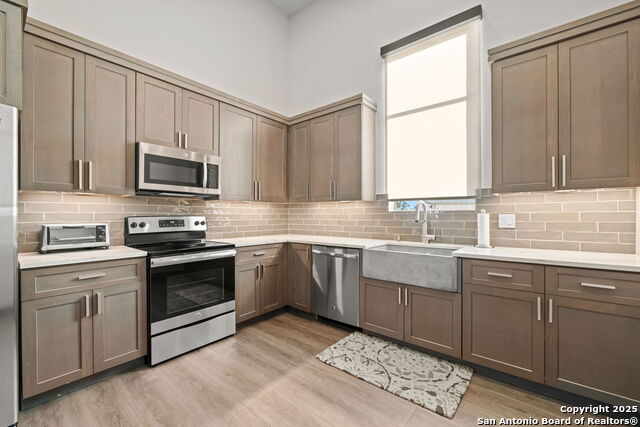 Listing photo id 27 for 8129 Garden Oaks Dr