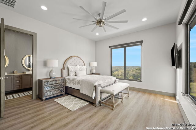 Listing photo id 28 for 8129 Garden Oaks Dr