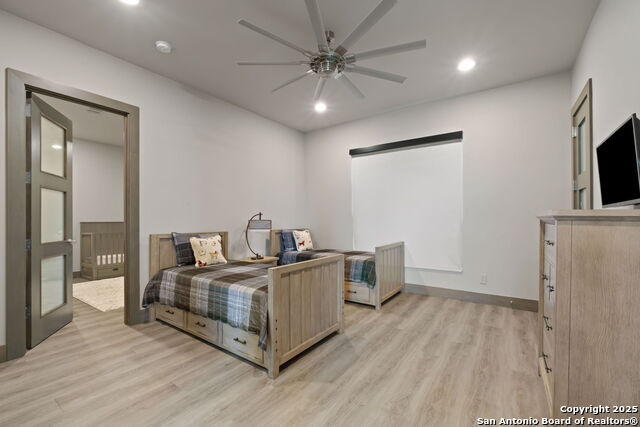 Listing photo id 33 for 8129 Garden Oaks Dr