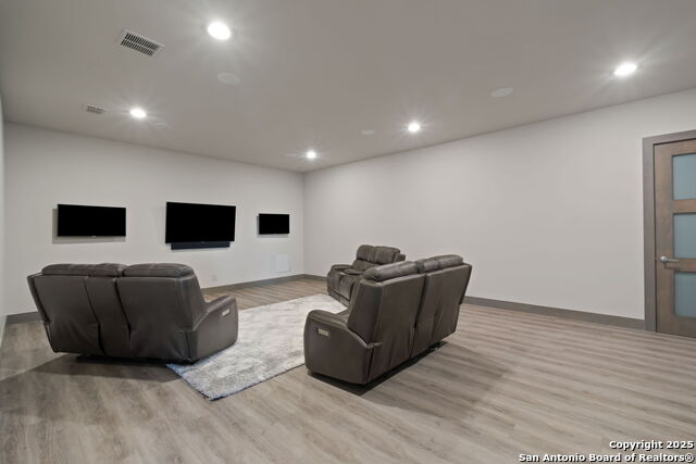 Listing photo id 36 for 8129 Garden Oaks Dr