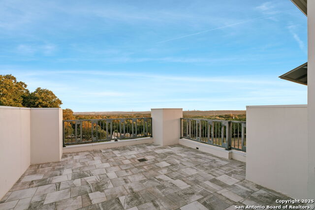 Listing photo id 37 for 8129 Garden Oaks Dr