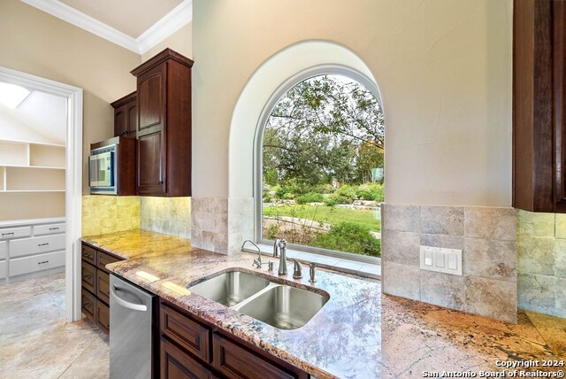 Listing photo id 18 for 3722 Club View Ct
