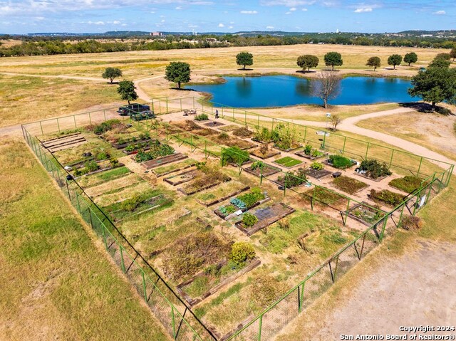 Listing photo id 76 for 3722 Club View Ct