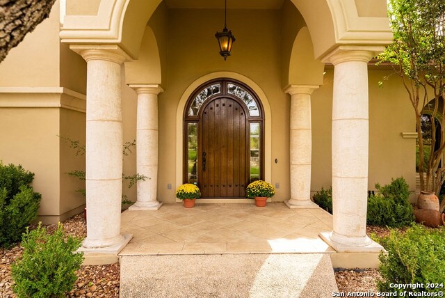 Listing photo id 6 for 3722 Club View Ct