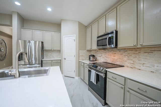 Image 11 of 36 For 10421 Macarthur Way
