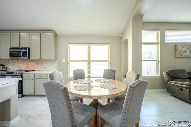 Image 12 of 36 For 10421 Macarthur Way