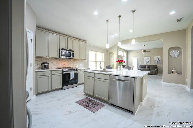 Image 5 of 36 For 10421 Macarthur Way