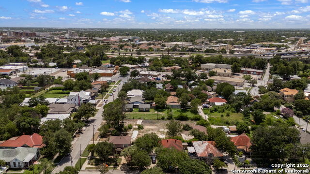 Image 12 of 22 For 807 Poplar