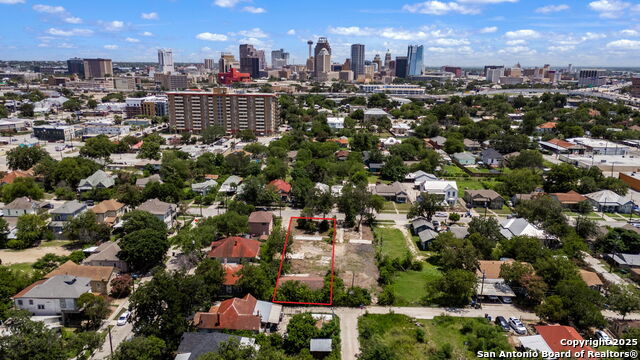 Image 2 of 22 For 807 Poplar