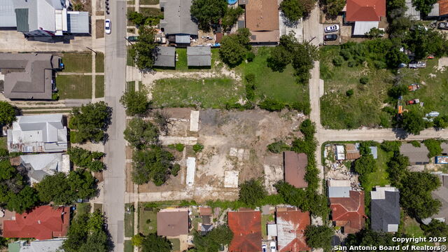 Image 9 of 22 For 807 Poplar